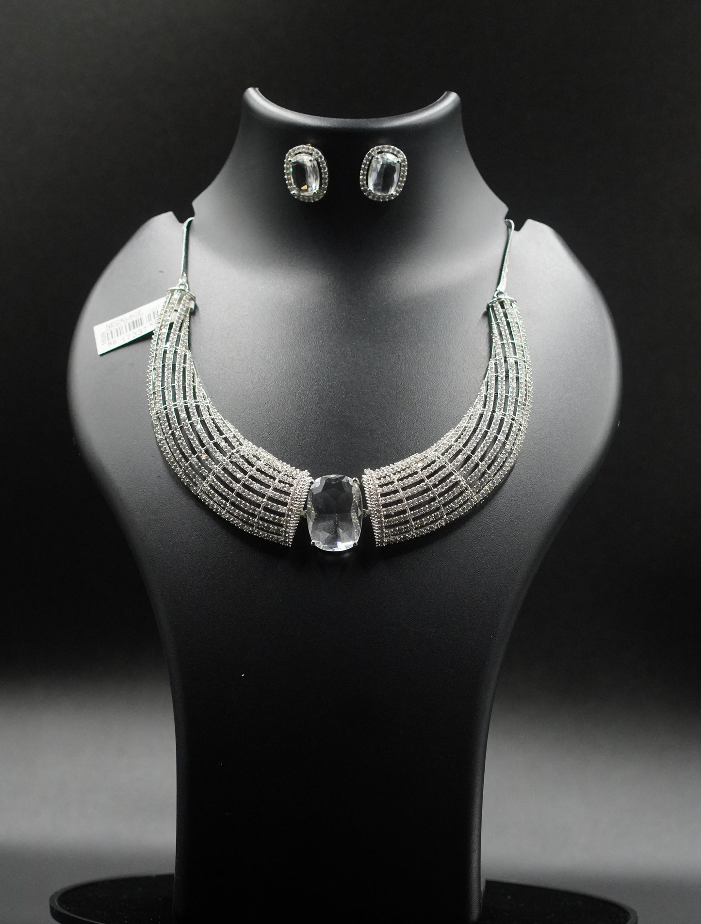 Radiant Bridal Elegance – Statement Necklace Set